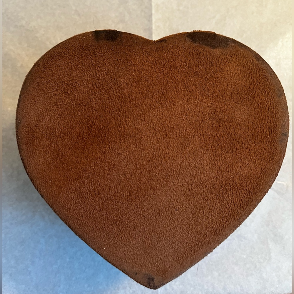 Brighton FILL YOUR HEART  Suede 7" Heart Shaped Jewelry Box/Organizer - Picture 10 of 13